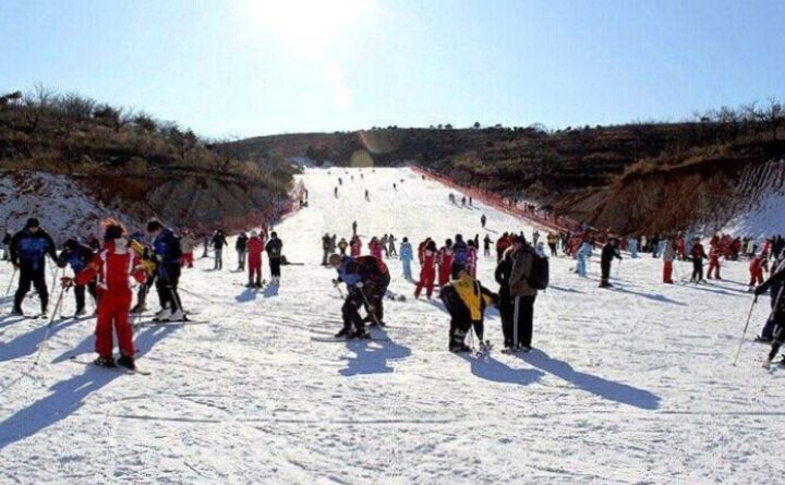 河北中都投資有限公司歡迎各界朋友，到薊洲國際滑雪場度假、旅游。